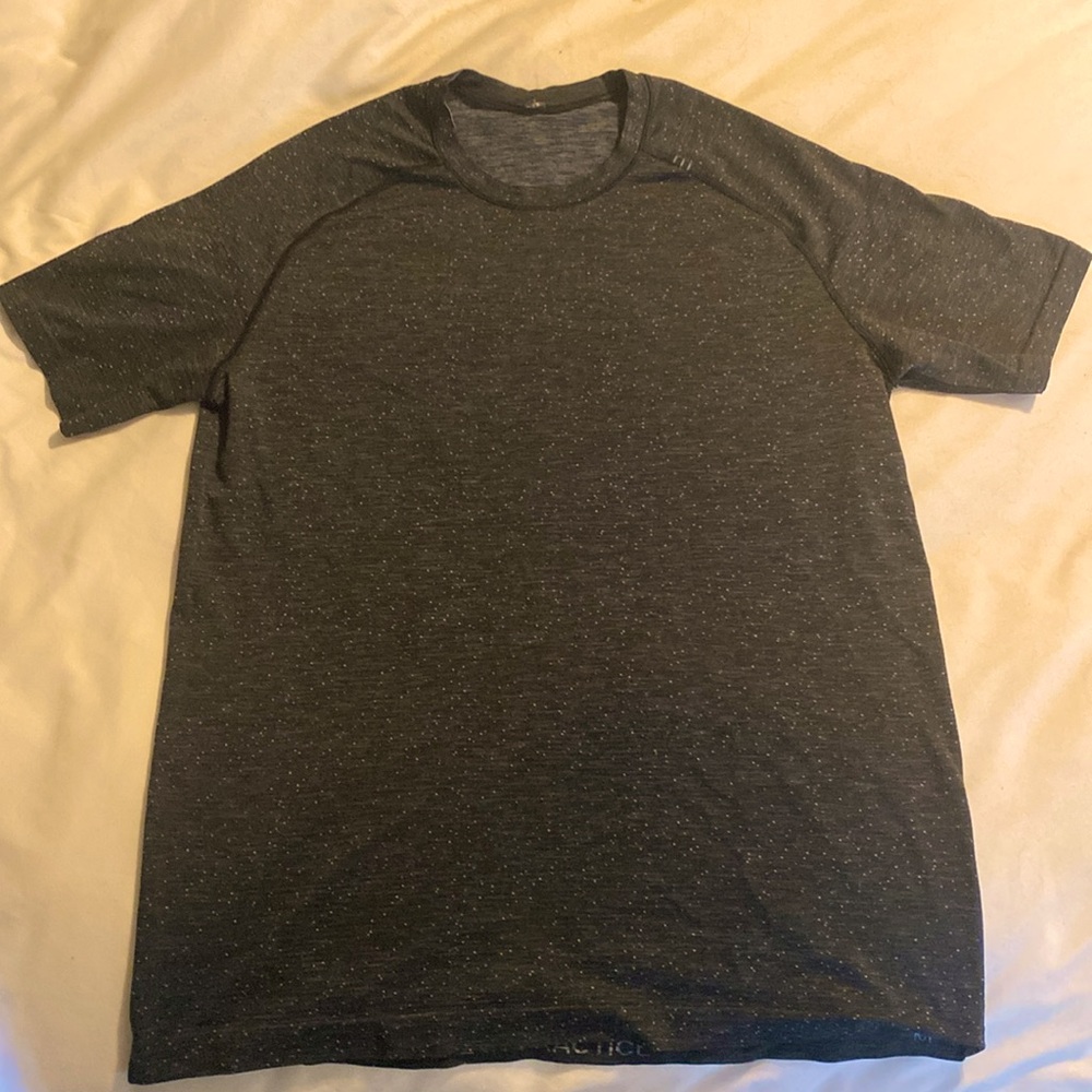 Lulu athletic men’s medium t-shirt